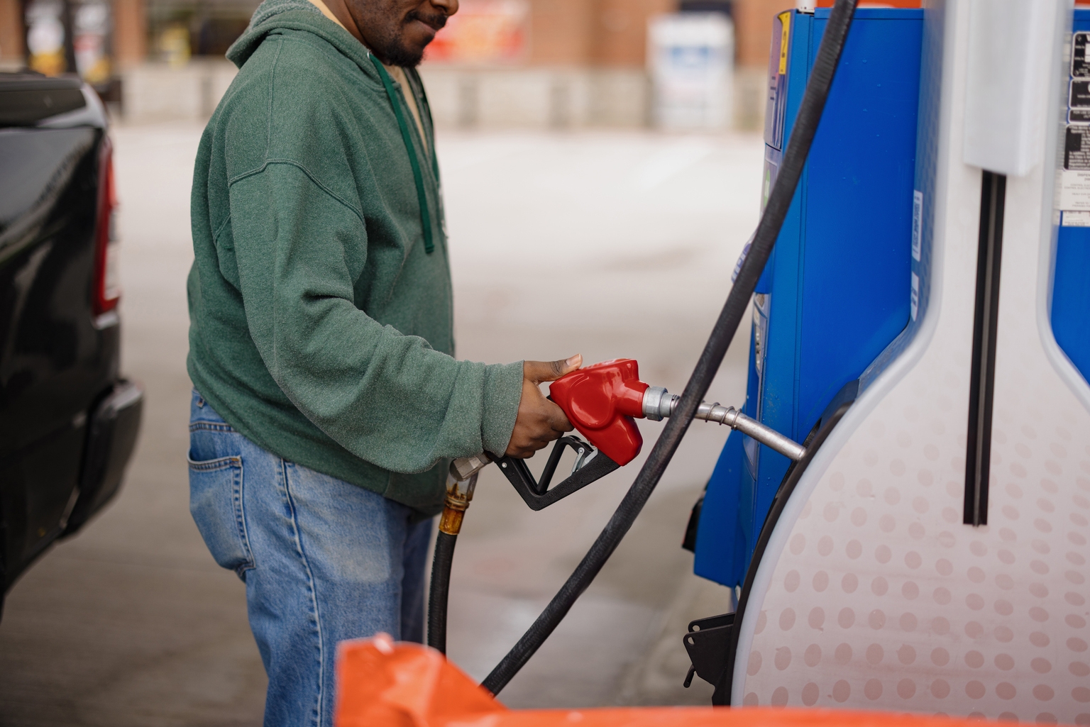 Gas pumps sizzle, groceries fizzle: Inside the September PCE split