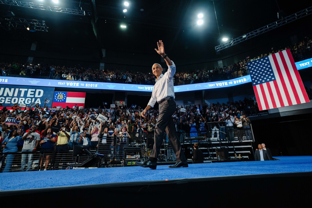 Obama mocks Trump for 'whole-of-government response' to Cheesecake ...