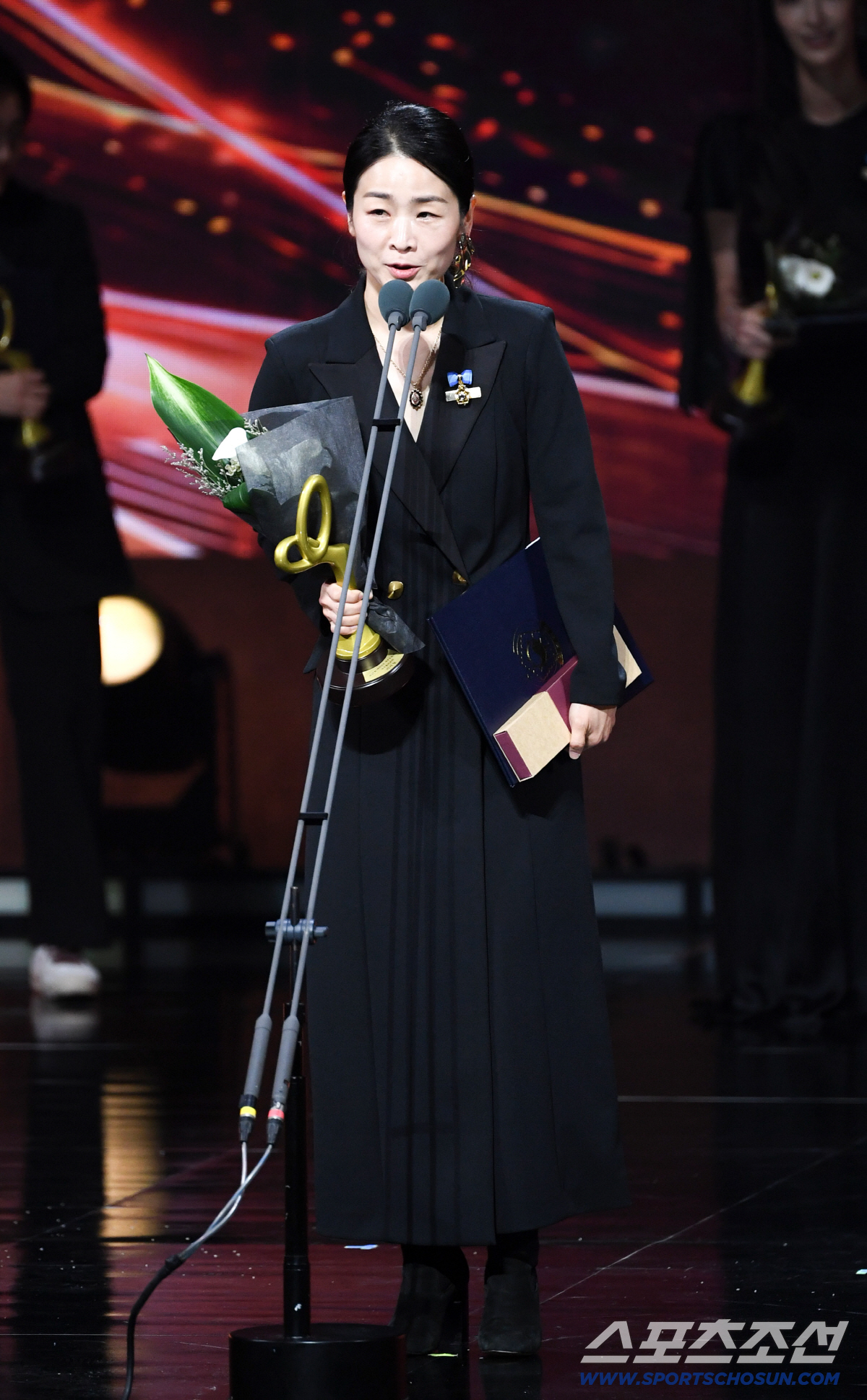 Pansori singer and musical theater actor Lee Ja-ram receives the Prime ...