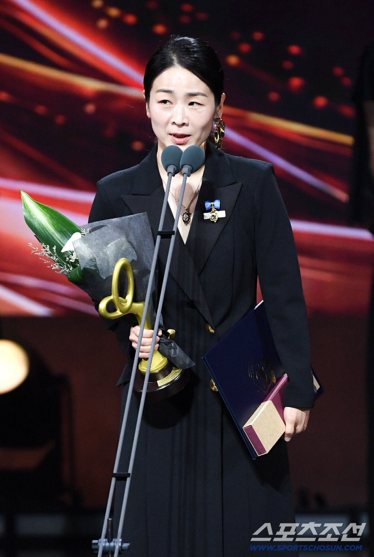 Pansori singer and musical theater actor Lee Ja-ram receives the Prime ...