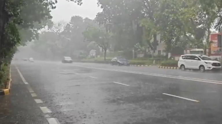 Heavy rain to hit Delhi-NCR, IMD issues red and orange alerts ...