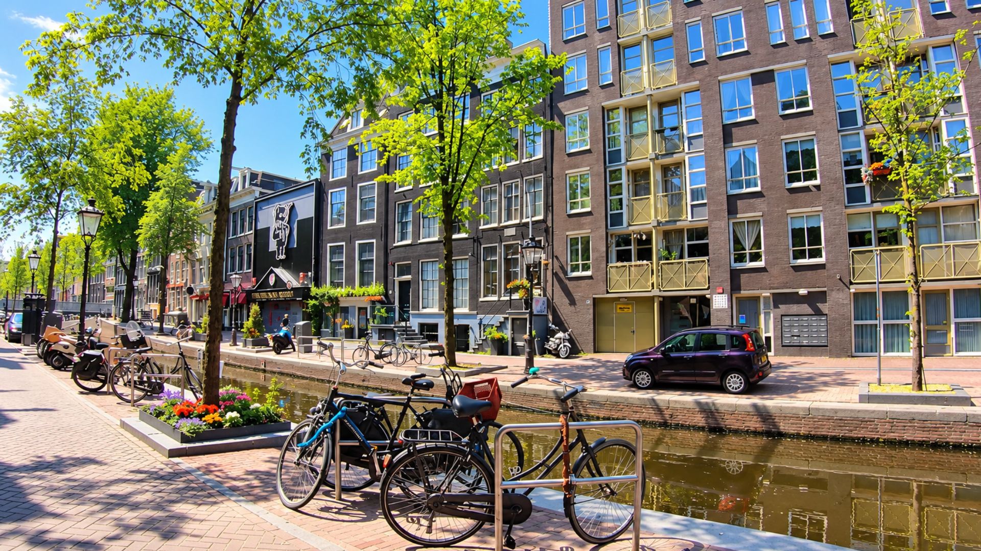 A sunny walk through Amsterdam's red light district (4K)