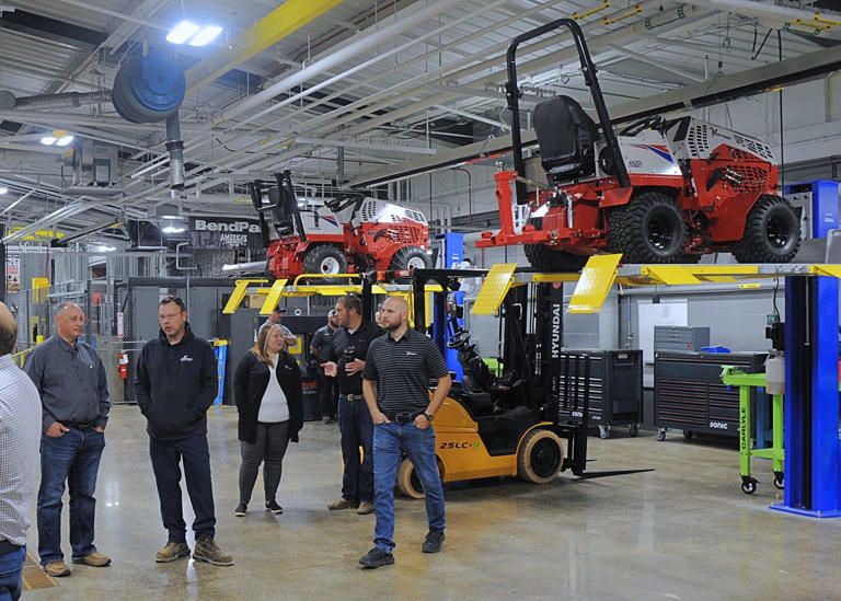 Upgraded ag mechanics lab prepares students for high-tech agriculture ...
