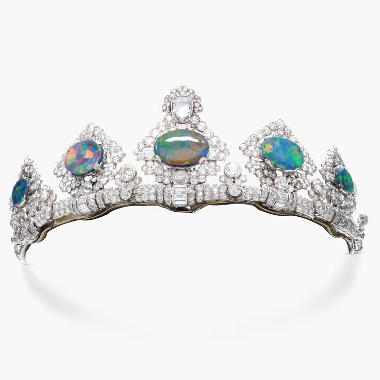 Rare Romanov sapphire jewel could fetch £1.5 million at auction