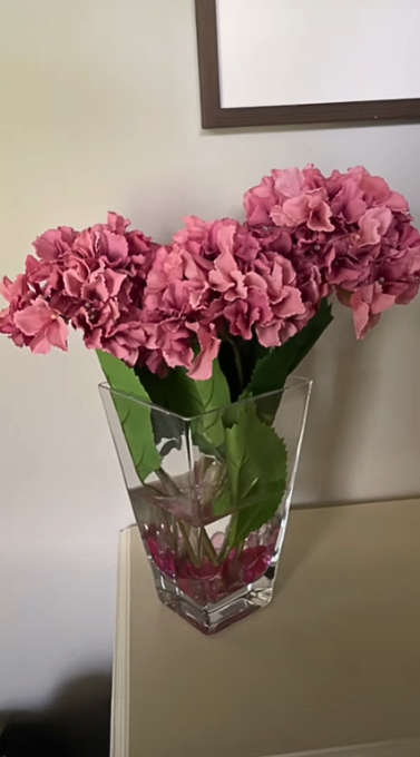 How to create beautiful flower arrangements at home
