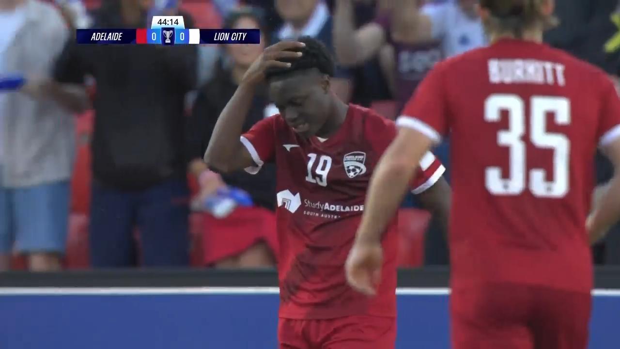 Moment: Tatu makes a boo boo!