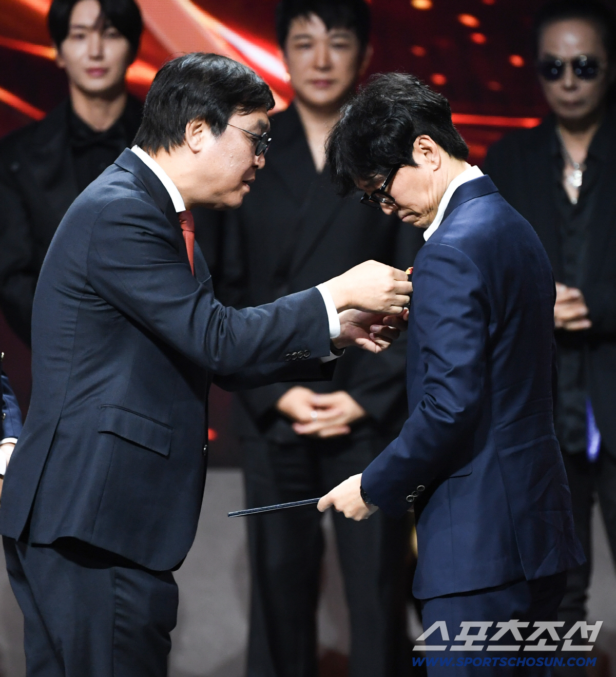 Film director Jang Hang-jun receives a presidential commendation, a ...