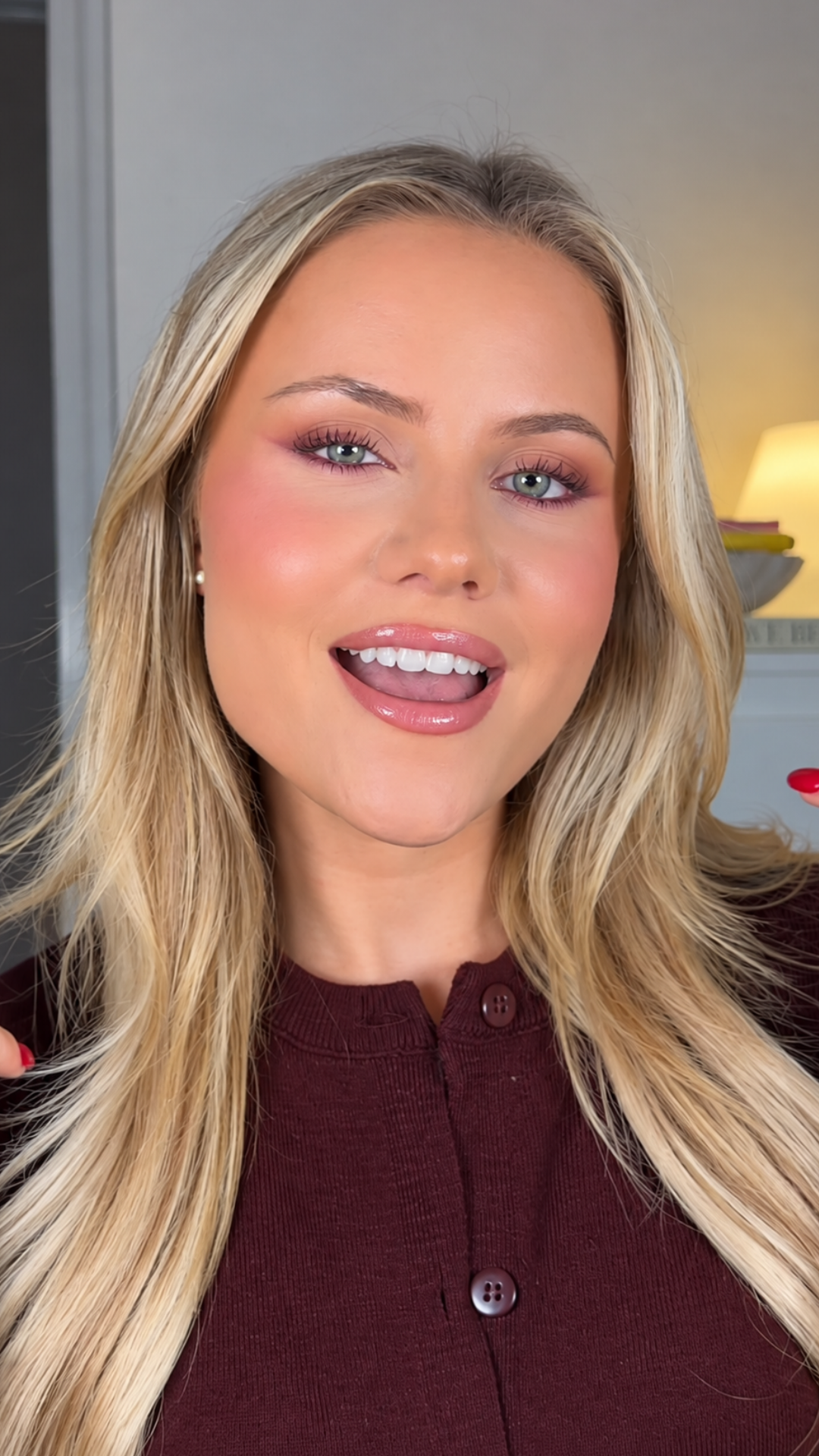 Simple burgundy eye makeup tips for a dramatic finish