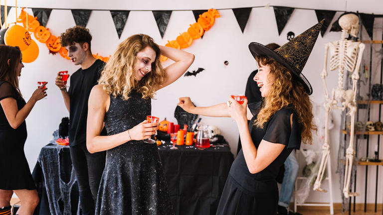 Work wife & work husband jokes get awkward when his actual wife attends ...