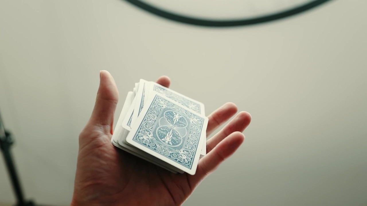 Beginner grip for a hand-to-hand card flourish