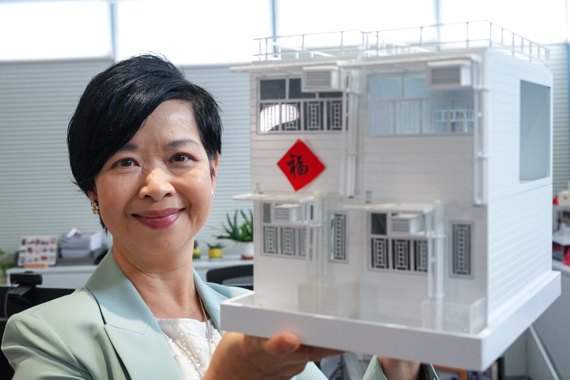 Hong Kong housing chief quits over Tai Po fire, accepts political ...