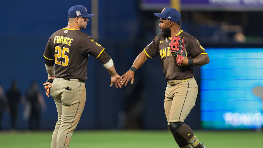 Padres officially lose 9 players to free agency