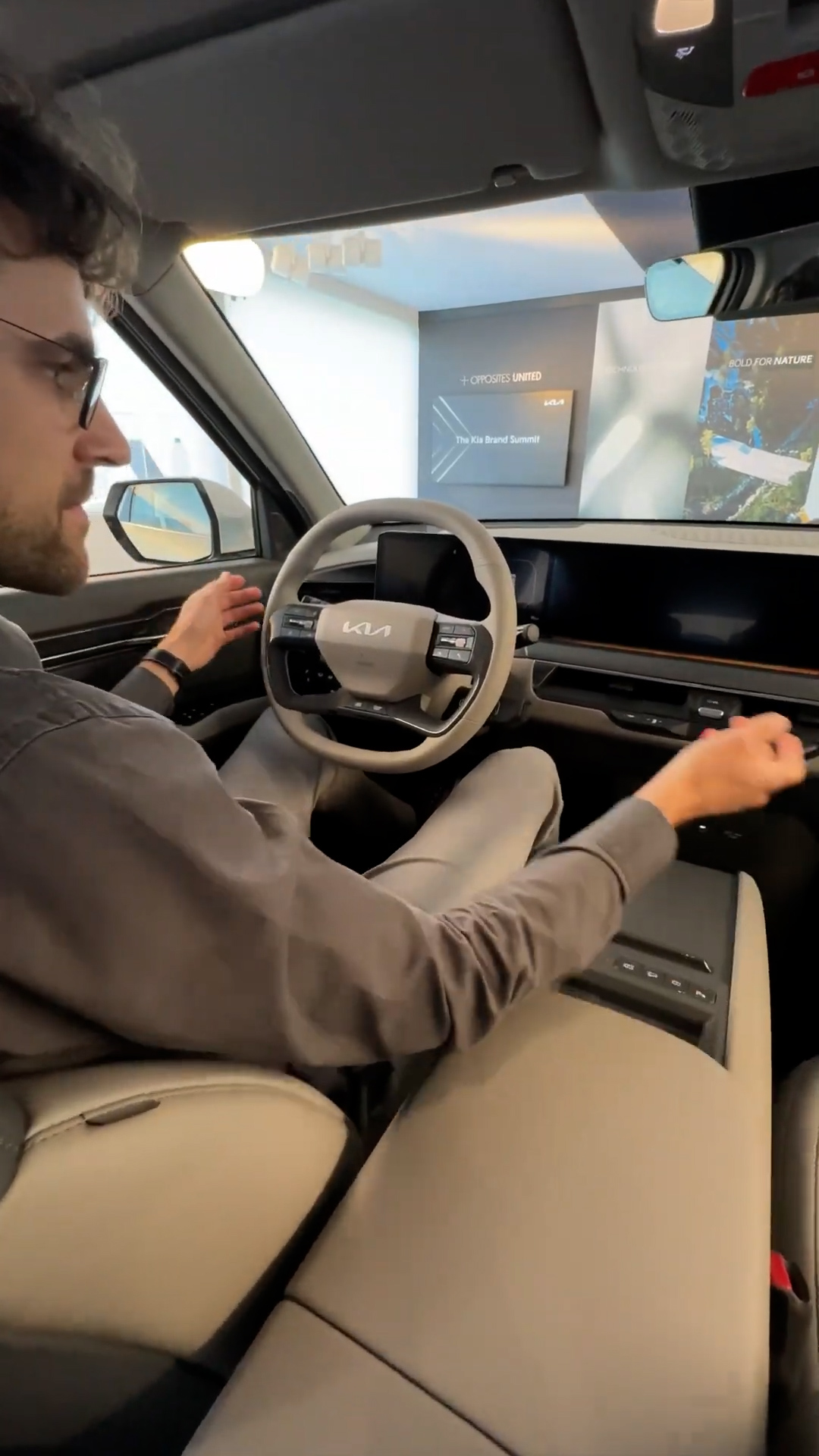 Kia EV9 dashboard design combines digital displays and physical controls