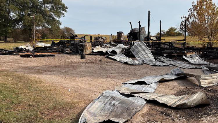 Whitehouse barbecue shack burns down