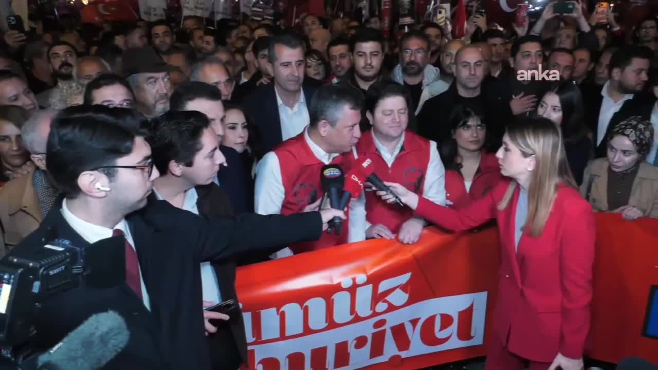 Özgür Özel, Kadıköy'deki Cumhuriyet Yürüyüşü'nde Cumhuriyet'in ...