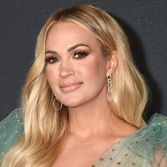 Carrie Underwood Labeled 'Unrecognizable' With Her 'Horrible' Tan ...