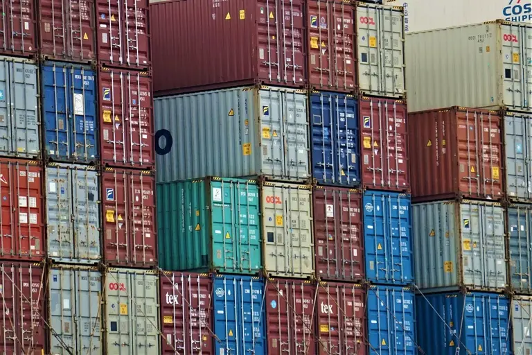 Strong winds push cruise ship into two container ships at German port