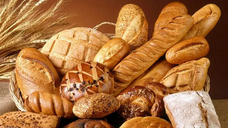 Bread scoring patterns and what bakers use them for