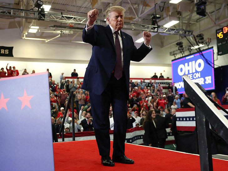 Police deny Trump rally stabbing report, claim officer's knife got ...