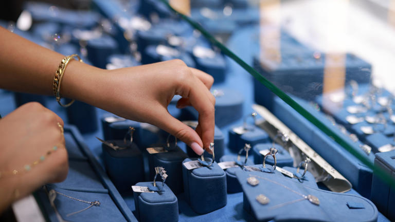I’m a luxury jewelry expert: How to determine which pieces can hold big ...
