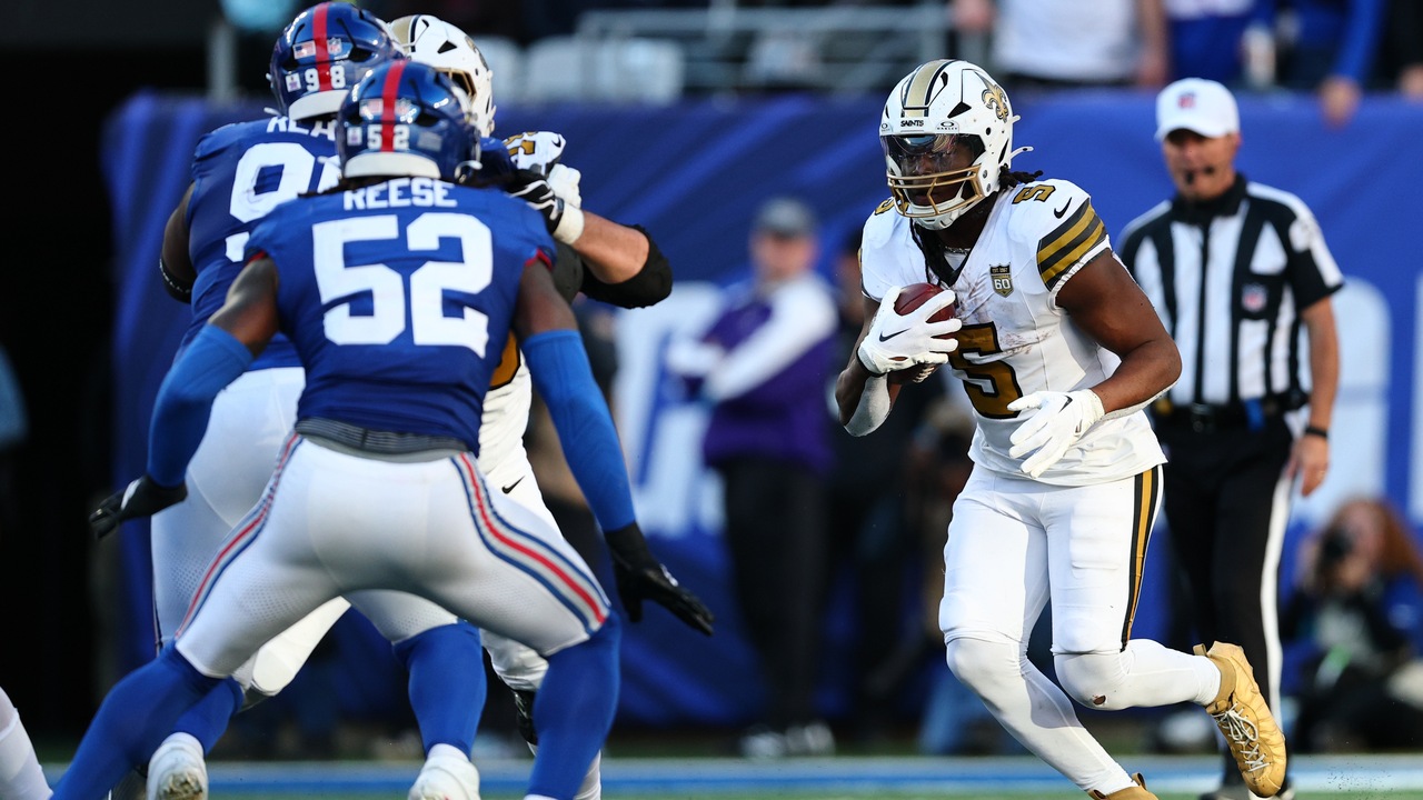 Giants rookie Arvell Reese tops 50 tackles in seven games