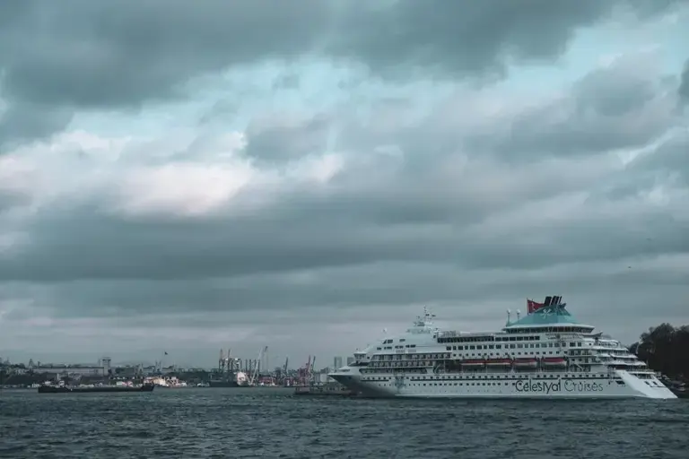 Strong winds push cruise ship into two container ships at German port
