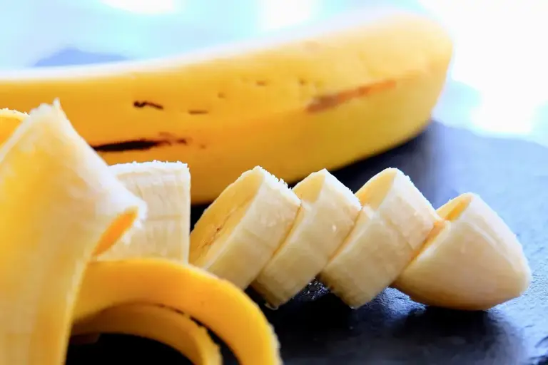 5 foods to eat before shoveling snow (and 2 that leave you sluggish)