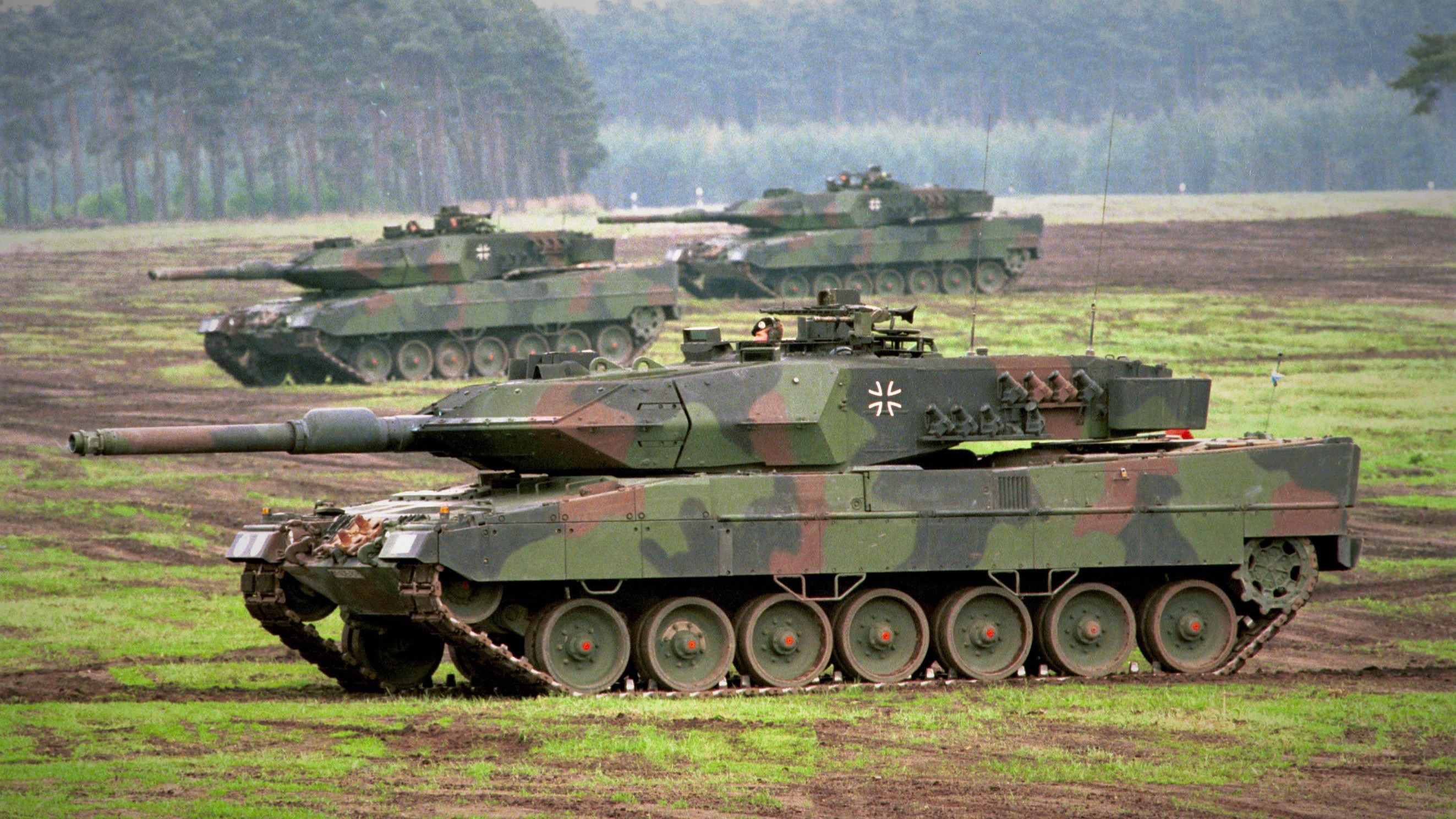 The dangerous process behind a Leopard 2 underwater crossing