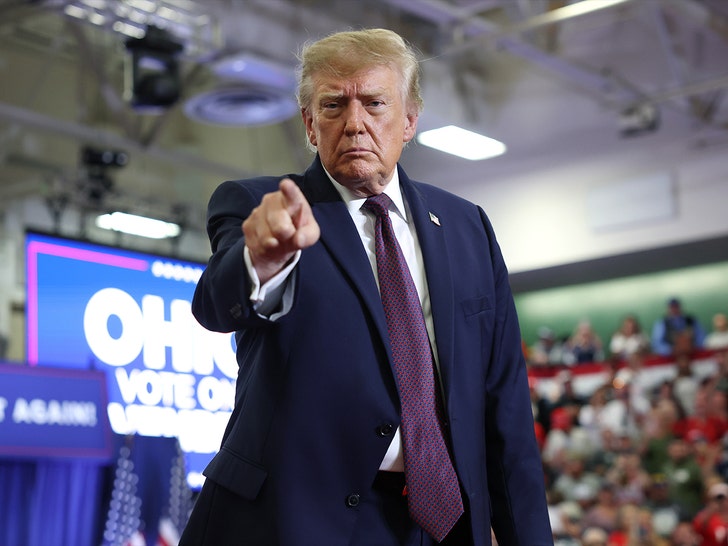 Police deny Trump rally stabbing report, claim officer's knife got ...