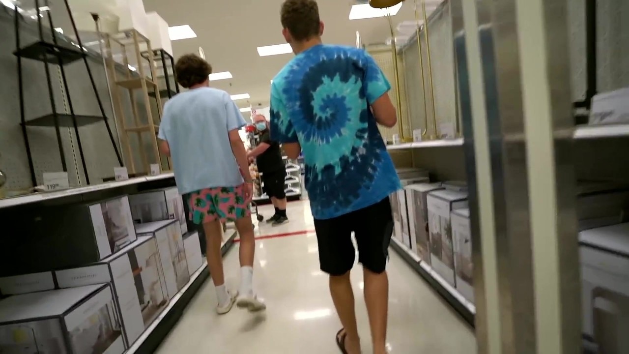 Baylen Levine gives Matthew Beem a Chipotle prank lesson