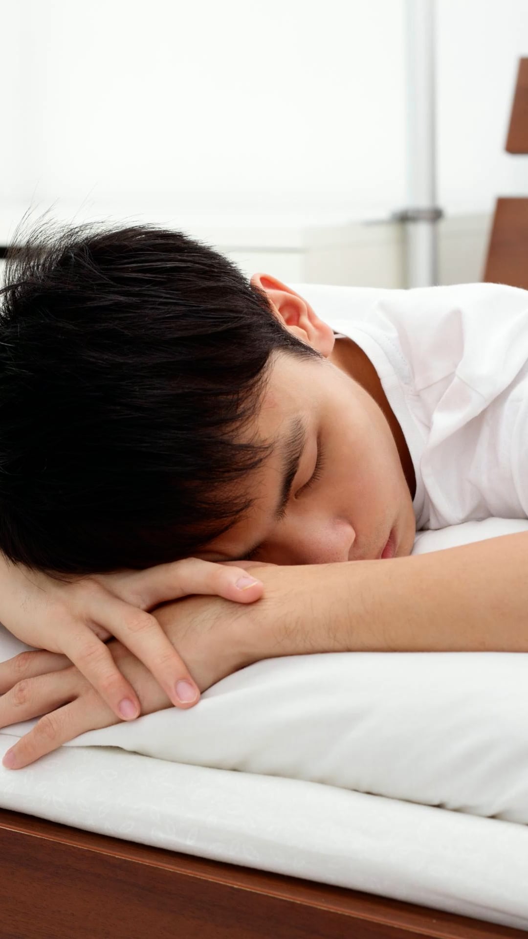 What happens to your spine when you always sleep on your stomach?