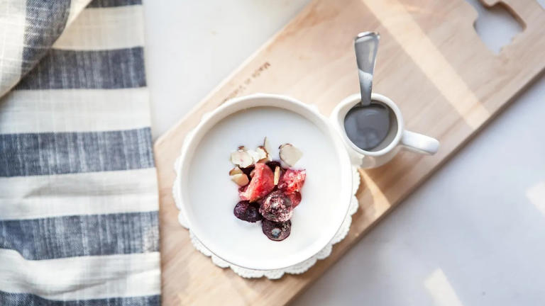 5 foods to eat before shoveling snow (and 2 that leave you sluggish)