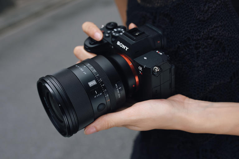 Viltrox rounds out its F1.4 Pro trio with an $829 35mm prime