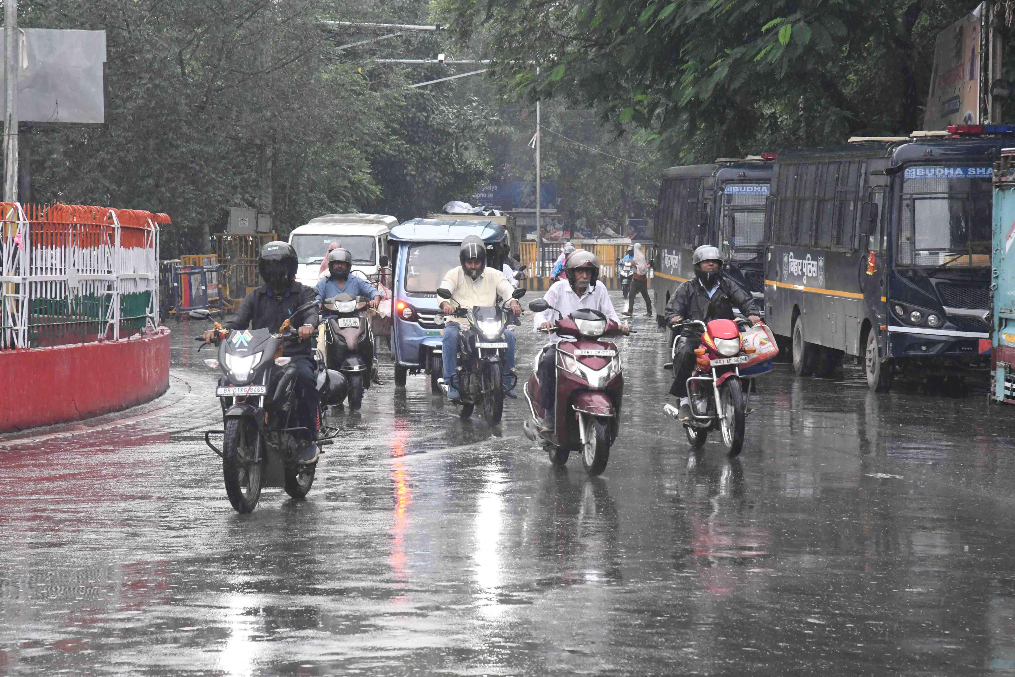 Cyclone Arnab: IMD warns of heavy rainfall, thunderstorm till tomorrow