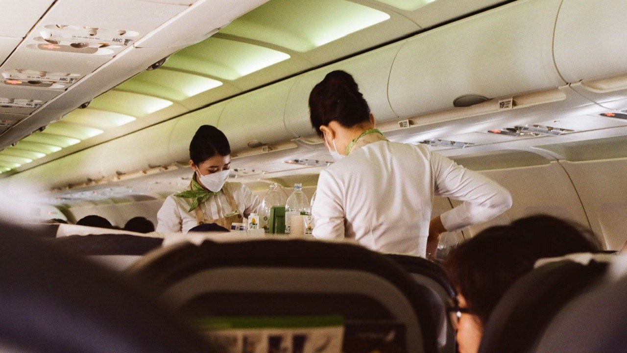 Flight attendant warns passengers not to drink plane coffee or tea ...