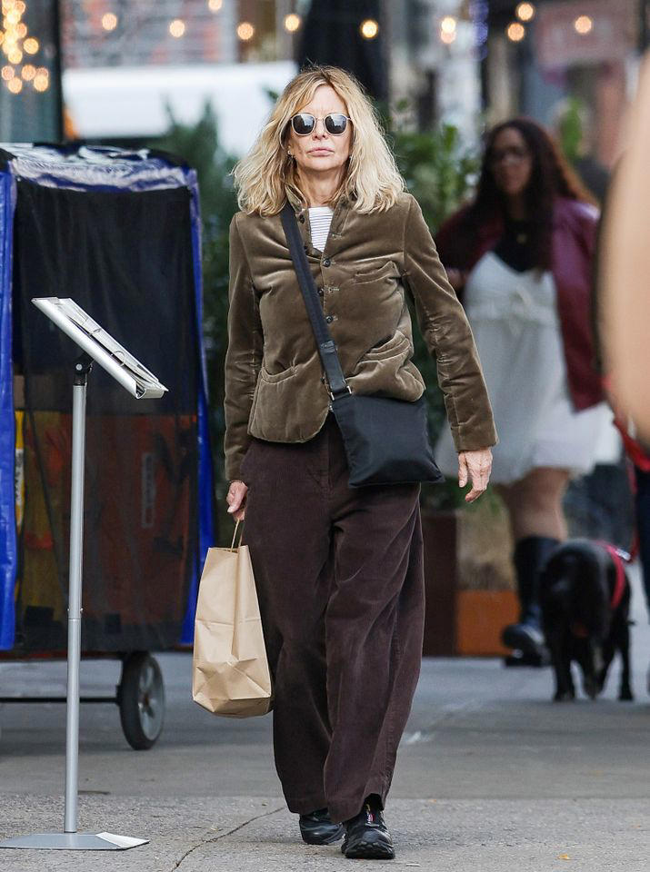 Meg Ryan swapped basic blue jeans for this rich-looking, Dakota Johnson ...
