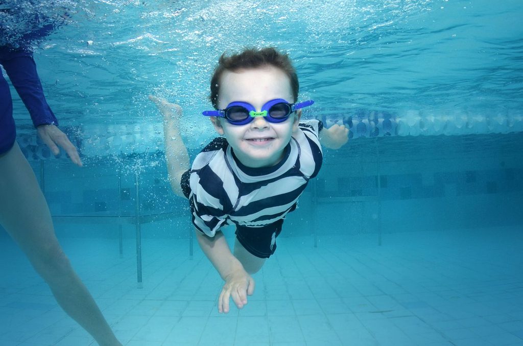 Can swimming lessons make your toddler fitter and smarter?