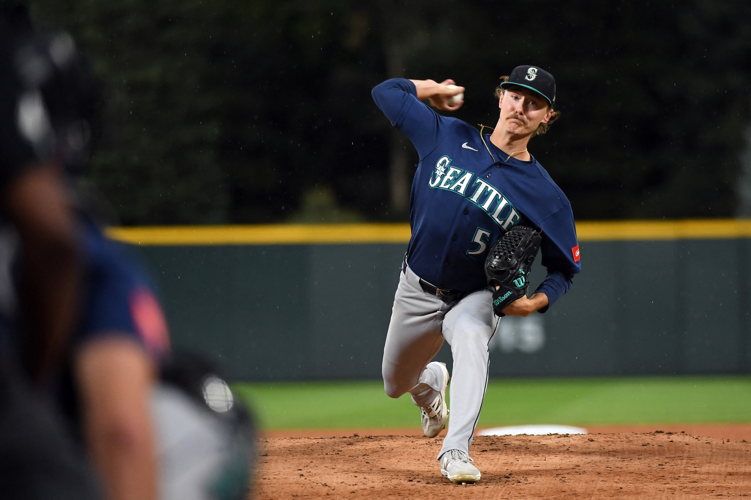 Mariners announce three option decisions