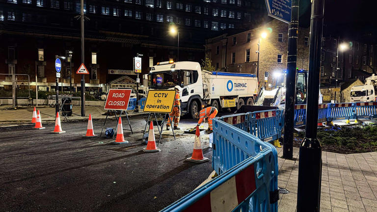 Six cars stopped for a dummy in a warning vest, then nearly all missed ...