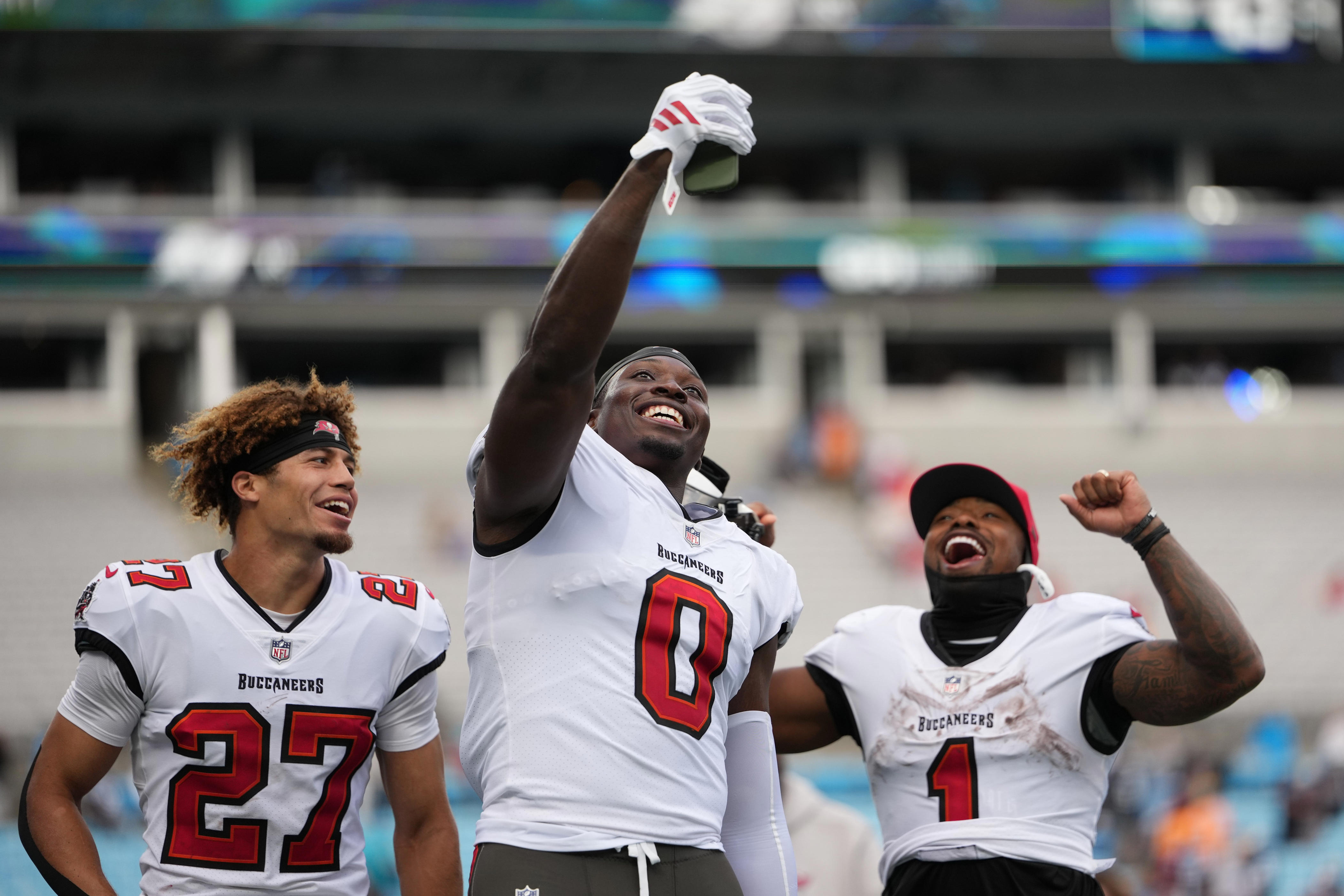 Kenny Gainwell manages limited practice Thursday