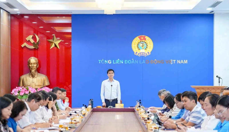Đổi mới công tác tư tưởng đối với công nhân, lao động trong bối cảnh mới