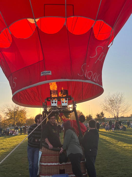 Hot air balloons light up Yankton Trail Park