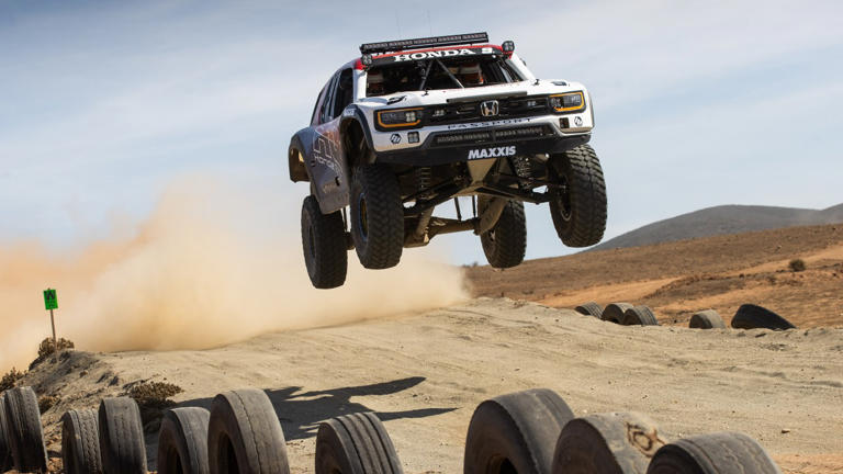 Honda’s 1,300-hp Passport Baja spec trophy truck will race the 2027 ...