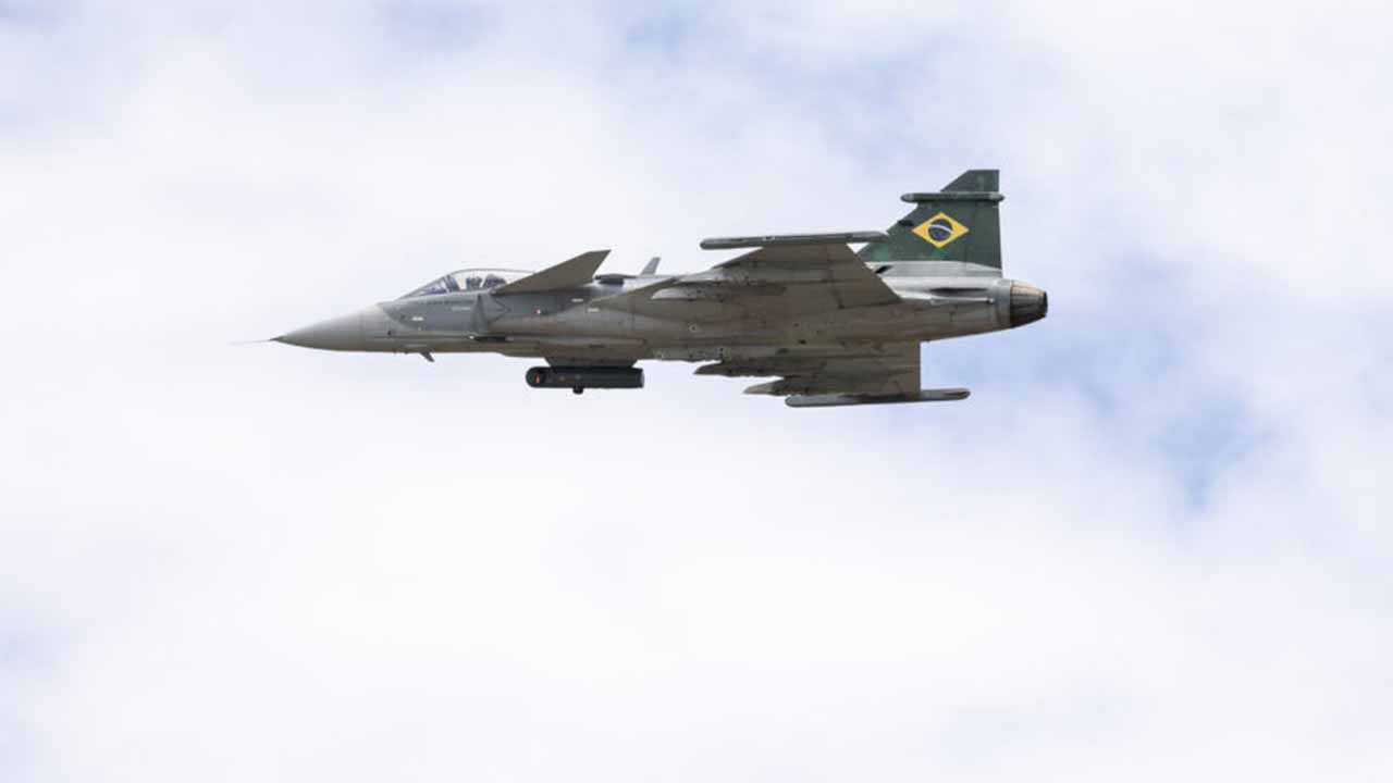 Brasiliansk Gripen gjennomfører første flygninger med RECCELITE- og ...