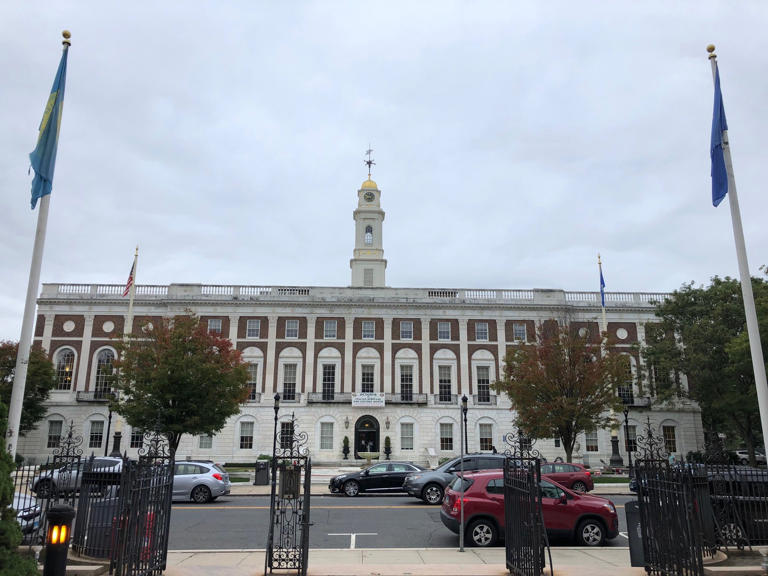 Waterbury water main break affects a dozen homes, elementary school