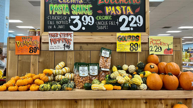 The affordable fall centerpiece decor you can DIY that is hiding in the ...