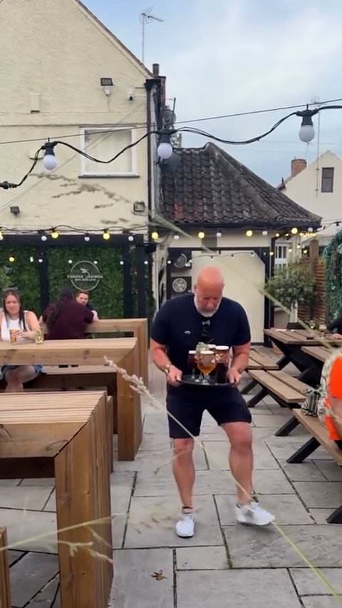 Man fools pub patrons with fake drunkenness prank