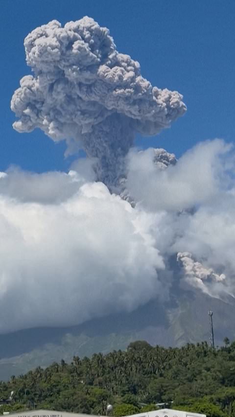 Mayon Volcano erupts in Philippines, sending ash plume into sky
