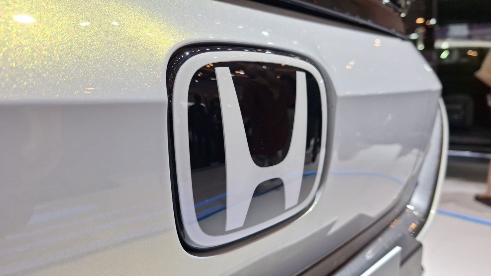 Honda unveils 1,300-HP hybrid Passport race truck, putting ...