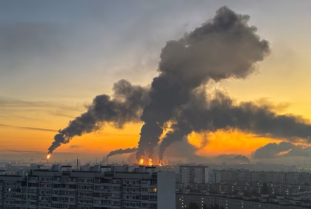 Nga tố Ukraine nối lại các cuộc tập kích vào nhà máy lọc dầu, tương lai đàm phán hòa bình ba bên sẽ đi về đâu?